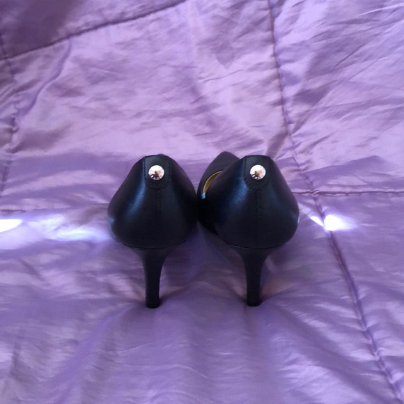 Michael Kors heels. Barely worn - Picture 2 of 3